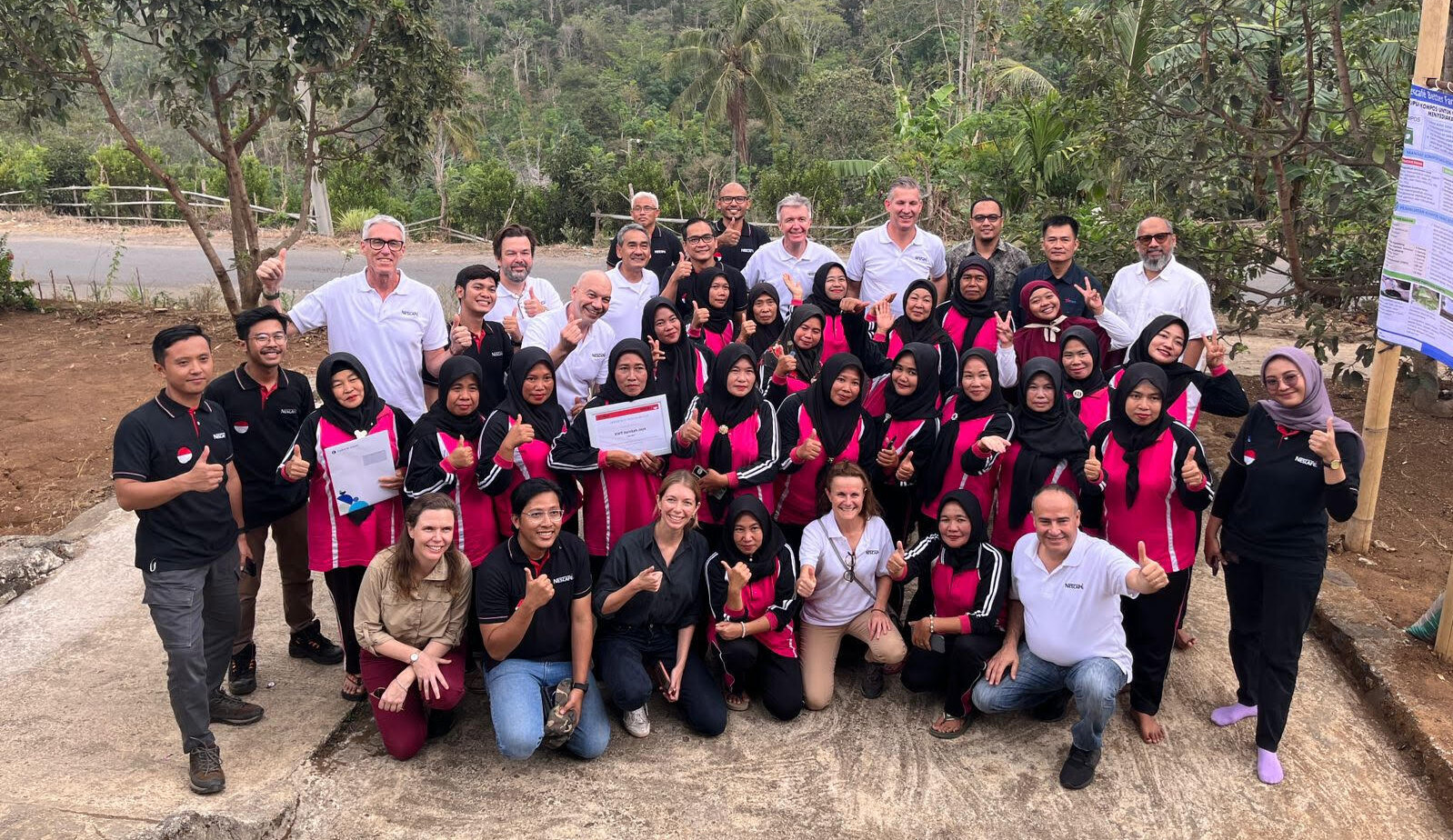 ID_Coffee___visit_womens_coop_with_Nestle_delegation.jpg