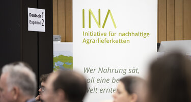 INA Banner auf einer Veranstaltung 
